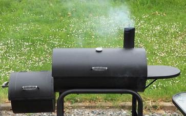 Smokinlicious® Smoking Wood TipsTHE WATER PAN IN SMOKER